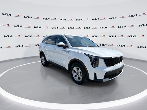 Certified 2025 Kia Sorento LX FWD image 2
