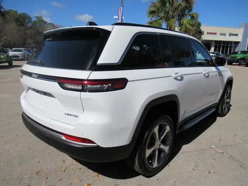 New 2026 Jeep Grand Cherokee Limited w/ Luxury Tech Group II RWD image 7