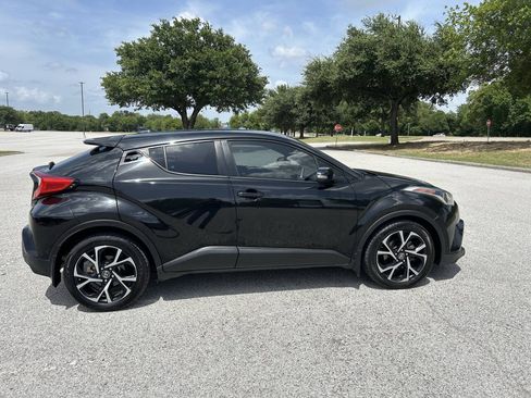 Used 2018 Toyota C-HR XLE FWD image 10