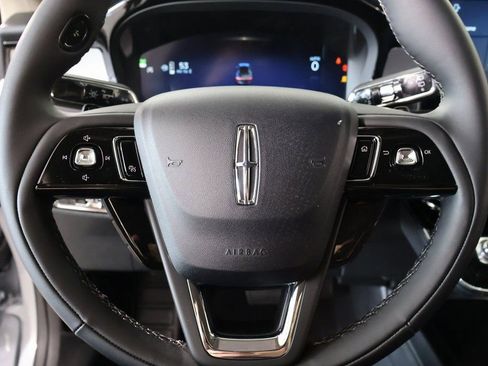 New 2026 Lincoln Corsair Premiere FWD image 3