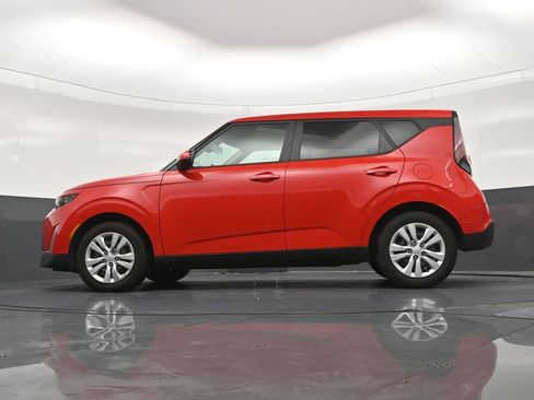 Used 2023 Kia Soul LX FWD image 24