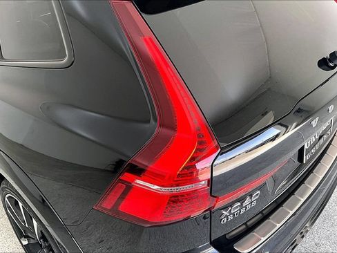Certified 2024 Volvo XC60 B5 Ultimate w/ Protection Package Premier AWD/4WD image 40