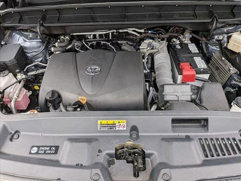 Used 2022 Toyota Highlander XLE AWD/4WD image 24