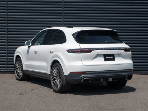 Certified 2023 Porsche Cayenne AWD/4WD image 3