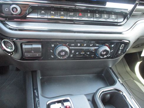 New 2026 Chevrolet Silverado 1500 ZR2 image 18