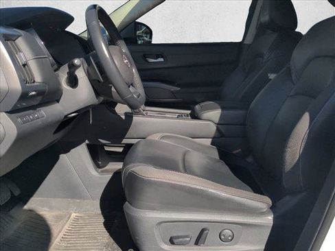 Used 2023 Nissan Pathfinder SL image 10