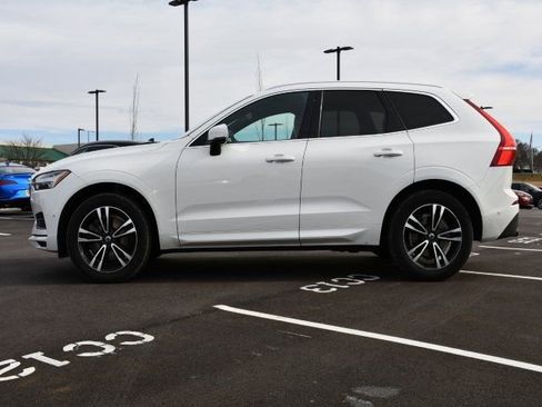Used 2019 Volvo XC60 T6 Momentum w/ Multimedia Package image 4