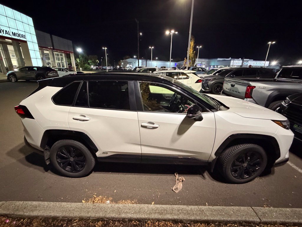 Used 2023 Toyota RAV4 XSE AWD/4WD image 7