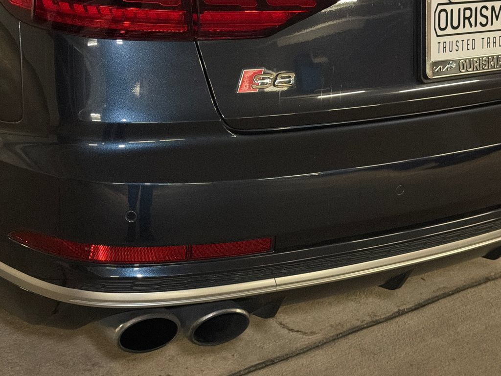 Used 2020 Audi S8 L w/ S8 Executive Package AWD/4WD image 5