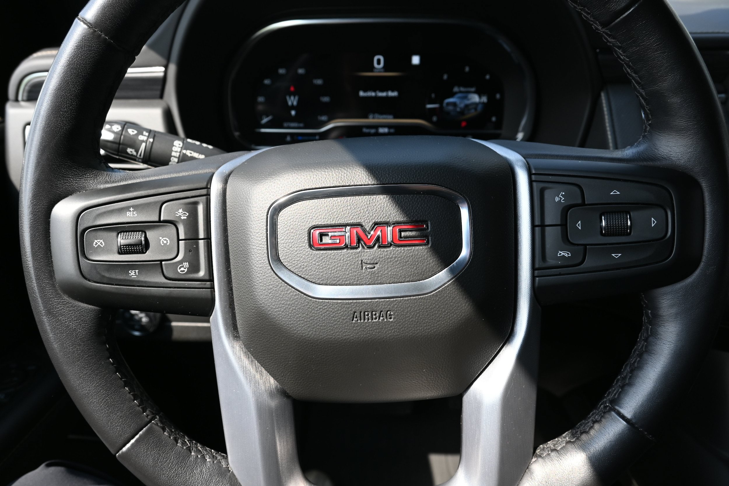 Used 2022 GMC Yukon XL SLT w/ SLT Luxury Package AWD/4WD image 13
