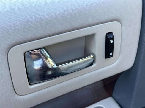 Used 2009 Ford Flex SEL image 17