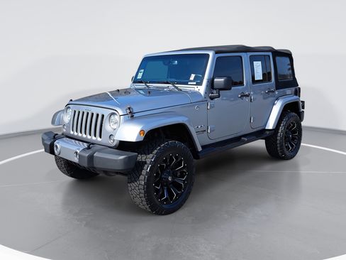 Used 2018 Jeep Wrangler Unlimited Sahara w/ Connectivity Group image 7