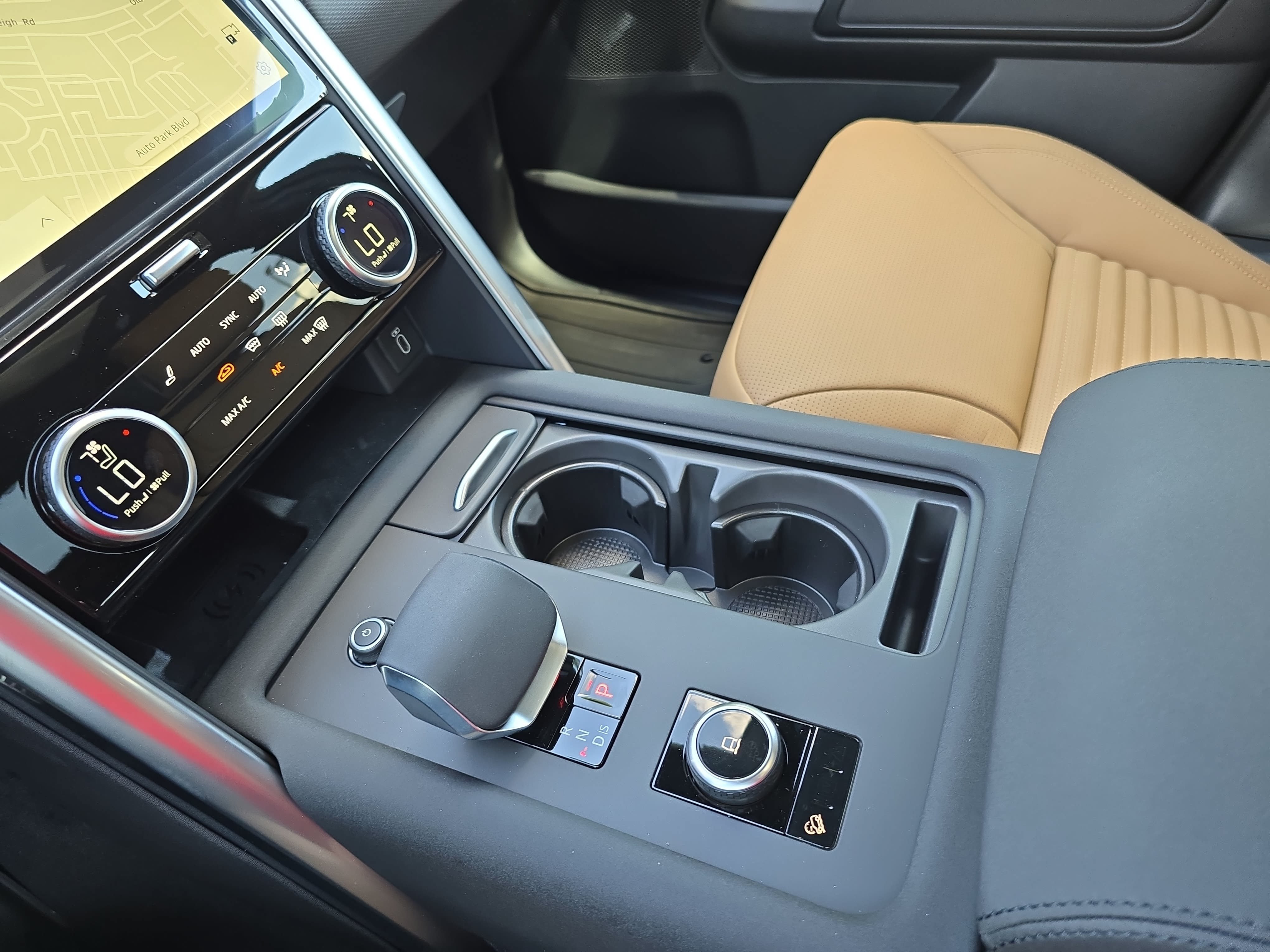 New 2026 Land Rover Discovery Limited Edition AWD/4WD image 25