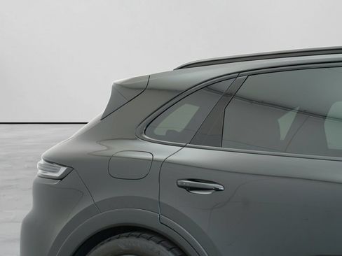 Used 2025 Porsche Cayenne GTS AWD/4WD image 9
