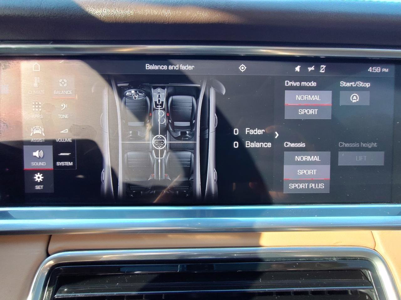 Used 2018 Porsche Panamera RWD image 35