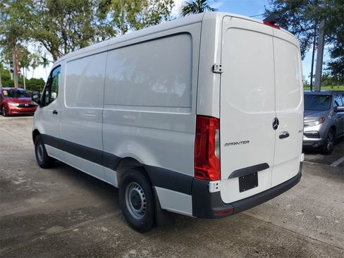 Used 2025 Mercedes-Benz Sprinter 2500 image 4