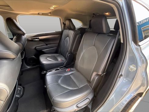 Used 2021 Toyota Highlander Limited FWD image 21