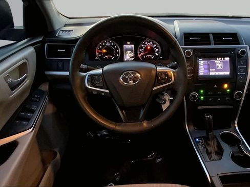 Used 2017 Toyota Camry SE FWD image 6