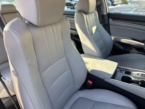 Used 2019 Honda Accord Touring image 26
