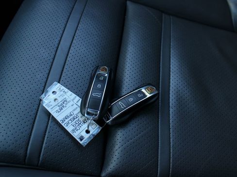 Used 2019 Porsche Cayenne image 42