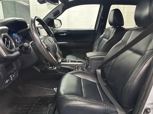 Used 2019 Toyota Tacoma TRD Off-Road image 19