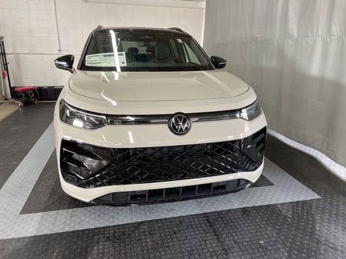 New 2026 Volkswagen Tiguan SE R-Line image 1