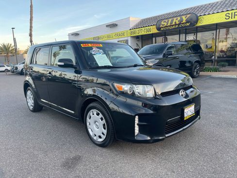 Used 2014 Scion xB image 1