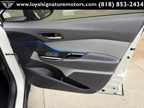 Used 2019 Toyota C-HR XLE FWD image 29