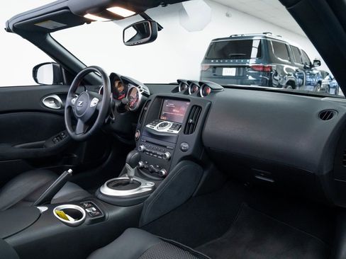 Used 2011 Nissan 370Z Touring image 21