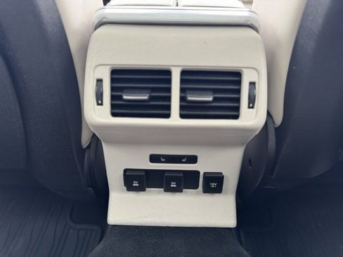 Used 2020 Land Rover Range Rover Velar S image 22