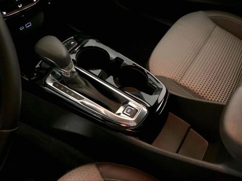 Used 2025 Chevrolet Trax LT w/ LT Convenience Package image 17