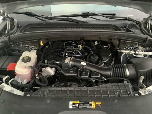 Used 2023 Jeep Grand Cherokee L Laredo image 8