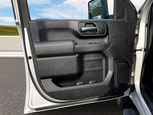 Used 2020 Chevrolet Silverado 2500 Custom w/ Custom Value Package image 13