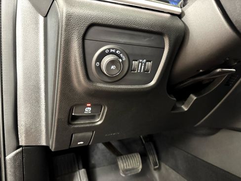 Used 2024 Jeep Grand Cherokee Limited image 18