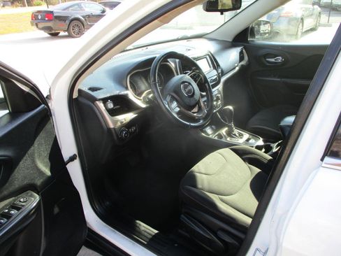 Used 2015 Jeep Cherokee Latitude image 11