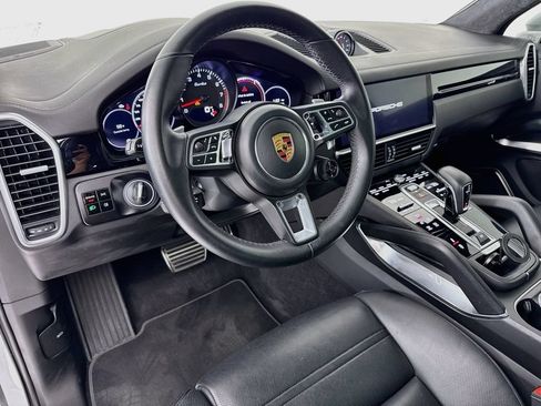 Certified 2019 Porsche Cayenne Turbo AWD/4WD image 4