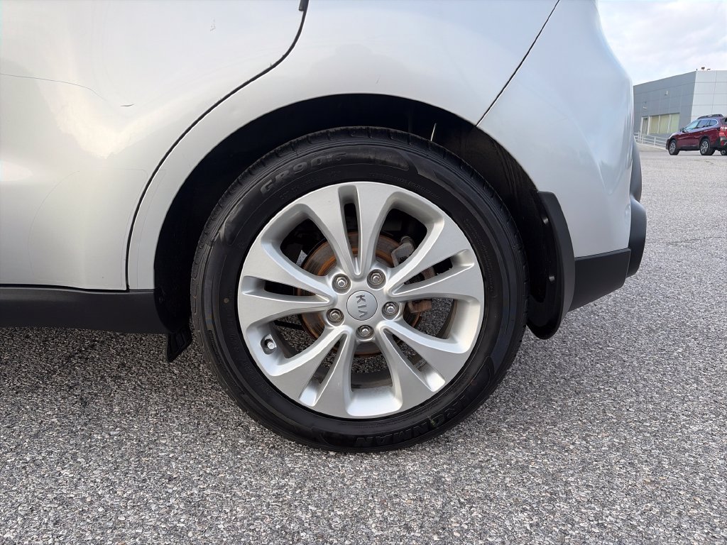 Used 2014 Kia Soul + w/ Primo Package FWD image 39