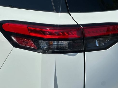 New 2025 Nissan Pathfinder S image 17