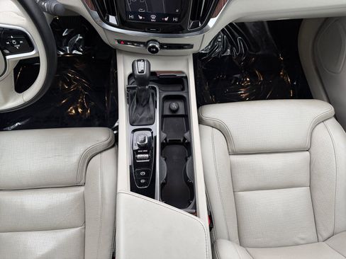 Used 2019 Volvo S60 T6 Inscription image 14