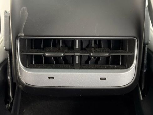 Used 2024 Tesla Model Y Long Range AWD/4WD image 30