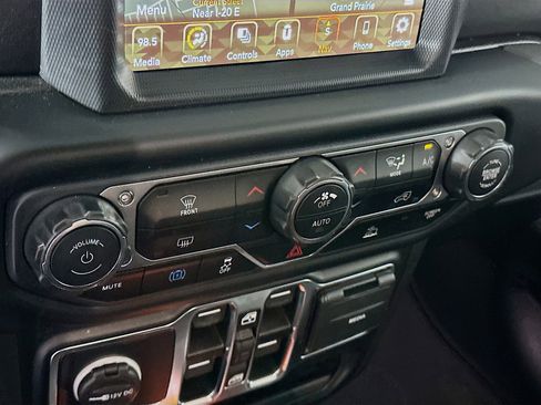 Used 2023 Jeep Wrangler Sahara image 23