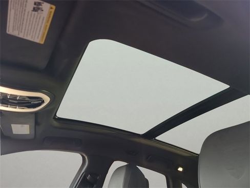 Used 2023 Porsche Macan Turbo image 19