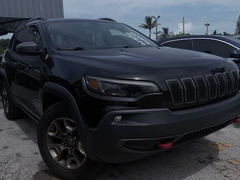 Used 2019 Jeep Cherokee Trailhawk w/ Comfort/Convenience Group AWD/4WD image 3