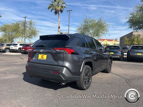 Used 2020 Toyota RAV4 LE image 7