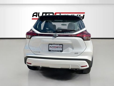 Used 2024 Nissan Kicks SR w/ SR Premium Package FWD image 6