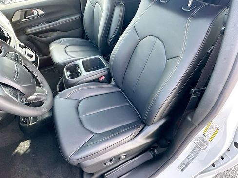 New 2026 Chrysler Voyager LX image 27