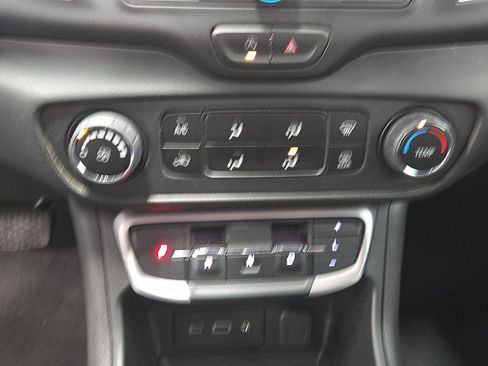 Used 2024 GMC Terrain SLE image 14