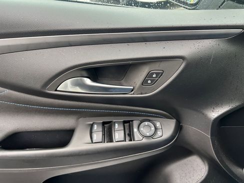 Used 2025 Buick Envista Sport Touring image 20