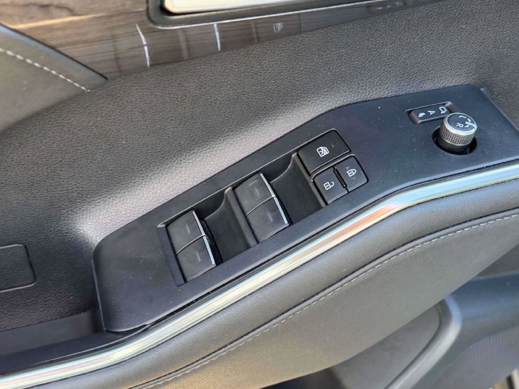 Used 2023 Toyota Highlander Platinum FWD image 26