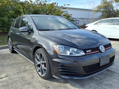 Used 2017 Volkswagen Golf S image 1
